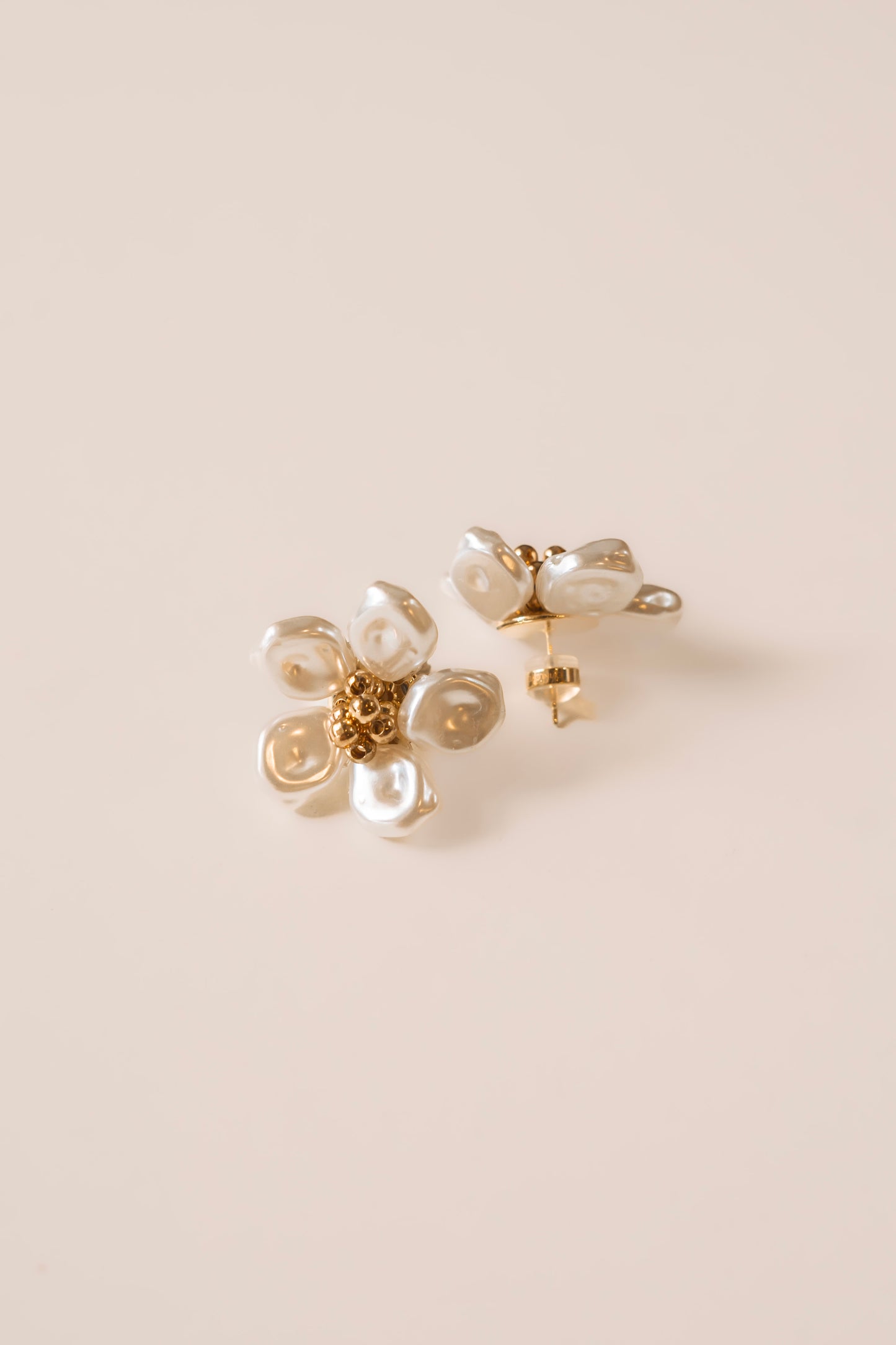 Pearl Petal Serenity